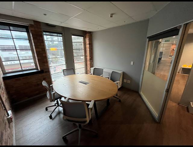 190M² OFFICE TO LET IN GREEN POINT